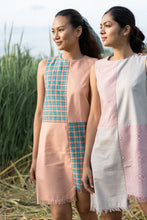 Load image into Gallery viewer, Moda Shift Dress Peach
